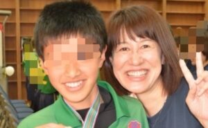 筆者と次男の口元の写真です。笑顔は虫歯がなく、歯並びが大切なのがわかりやすい写真