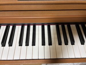 リラックス音のイメージが強いピアノの写真。ピアノの音が私や子ども達の気持ちを穏やかにしてくれます。